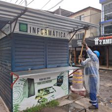 SEOP realiza operação para demolir 'puxadinhos' construídos nos novos quiosques instalados no Gardênia Azul