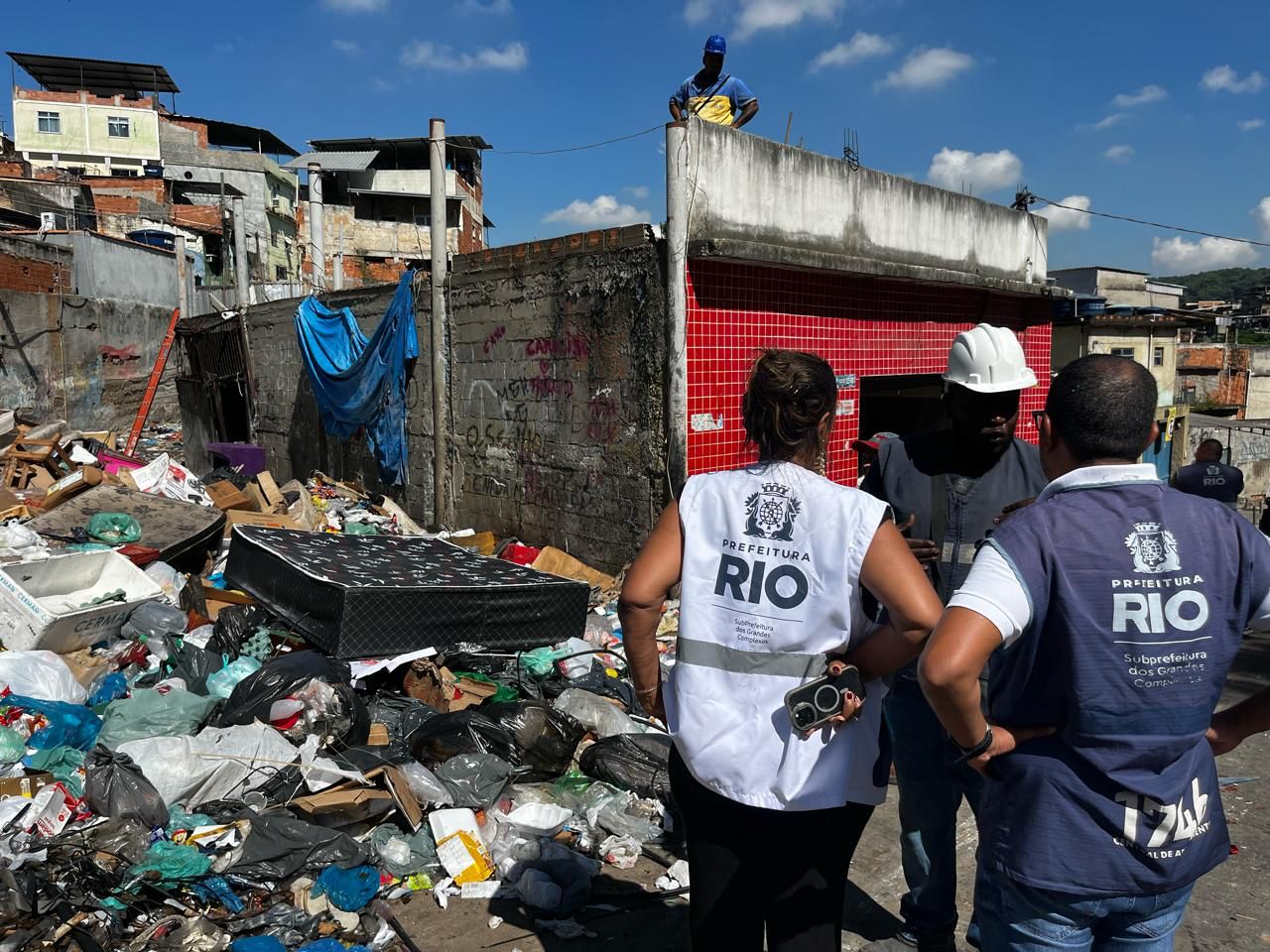 subprefeita vistoria terreno que vai virar ecoponto