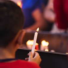 menino reza para são jorge