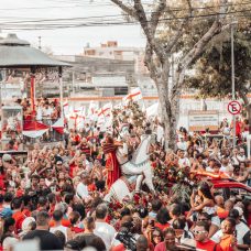 fiéis na celebração de Quintino